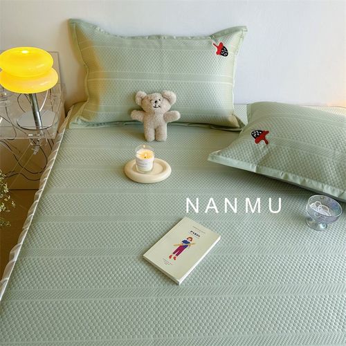 你好夏天绿色凉豆豆凉席三件套1.5m1.8m床裙款小草莓空调软席