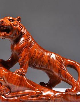 花梨木雕老虎实木质上山虎生肖工艺品家居办公桌面装饰工艺品