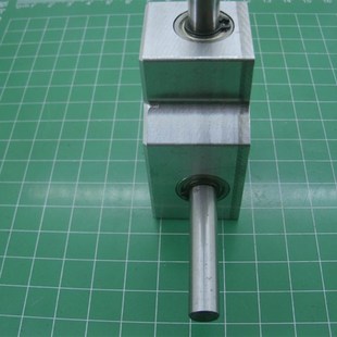 9度换向转角器螺旋伞齿轮箱小型减速比 输出轴出售