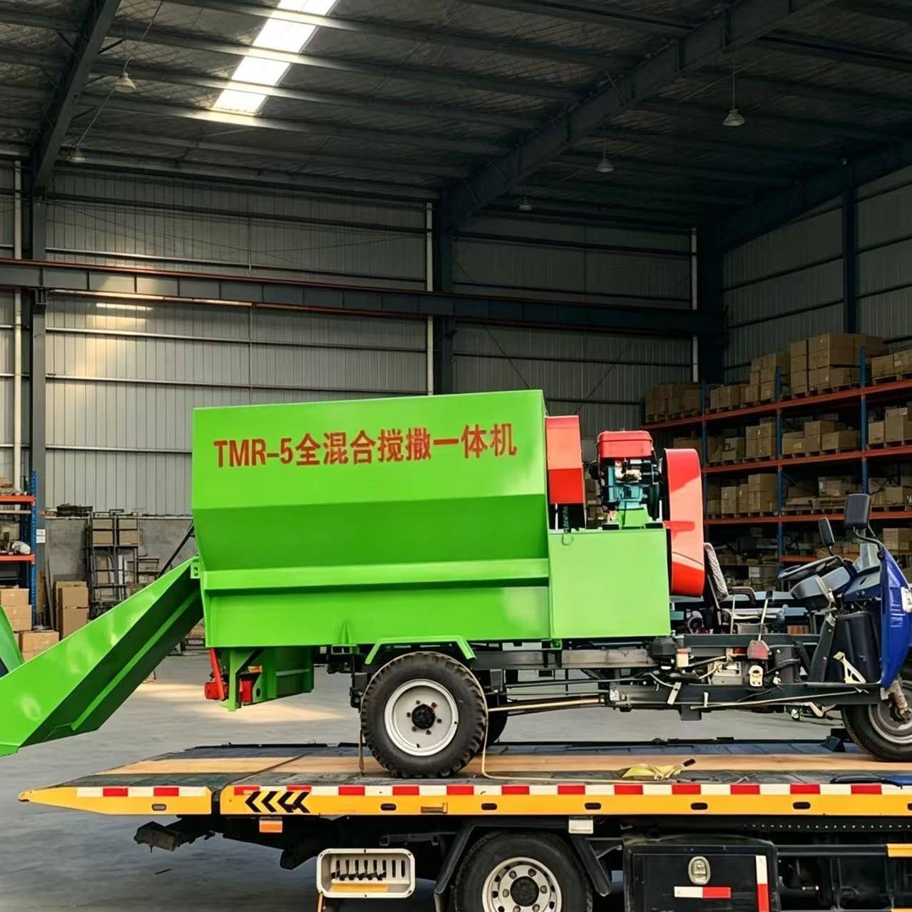 牛羊草料机全混合日粮制备机TMR-5全混合搅撒一体机可定制厂家