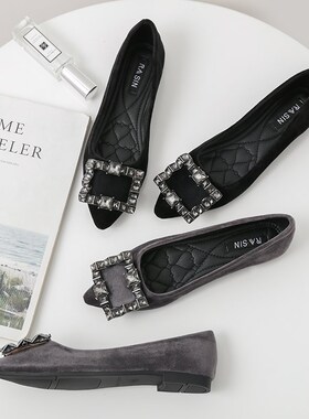 2024秋冬韩版尖头方p扣水钻平底加绒鞋女浅口百搭软底单鞋黑色飘