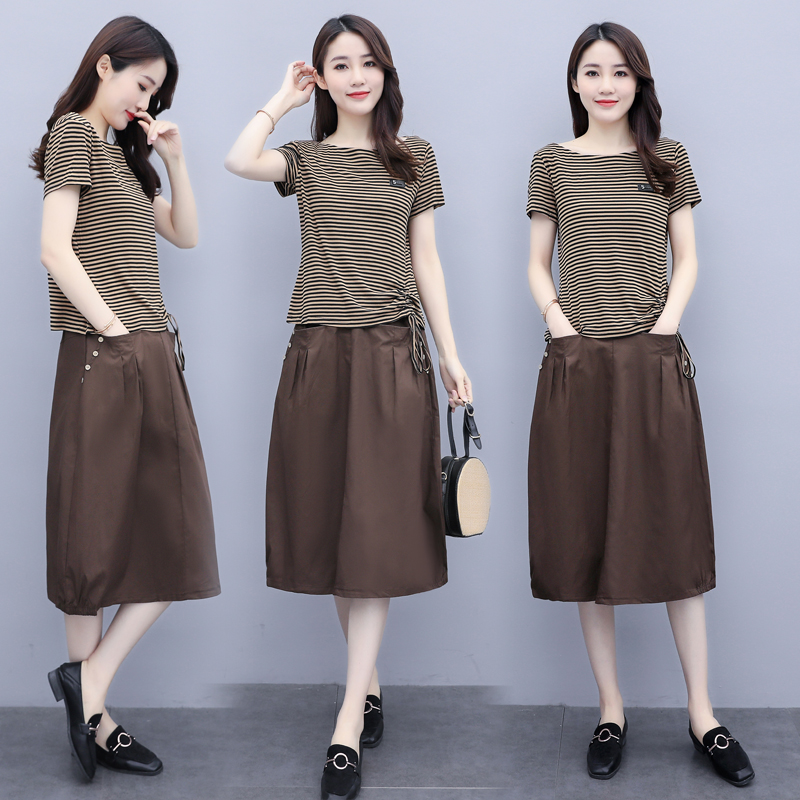 时尚套装连衣裙女2021新款洋气大码休闲T恤纯棉条纹半身裙两件套