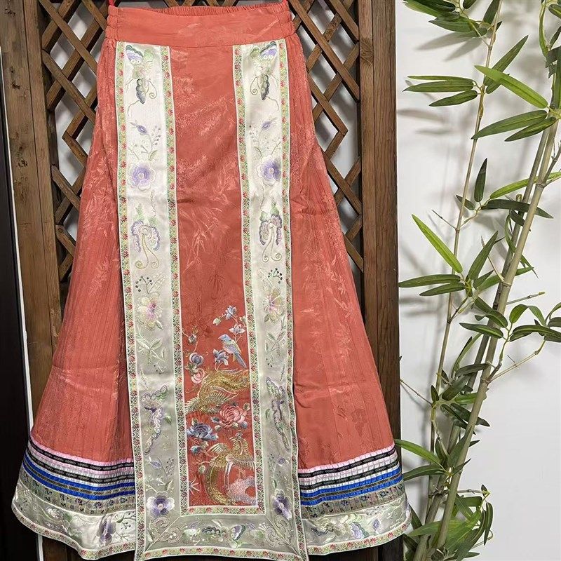 瑜玥传琦新杭缎改良马面裙新中式盘扣绣花覆古半身裙女春夏