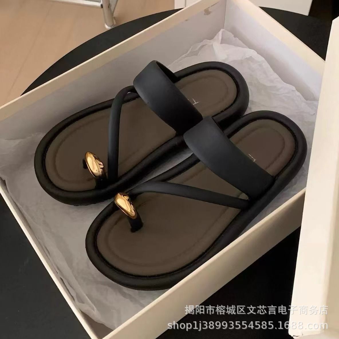 山姆优选法式一字带夹脚拖鞋女夏外穿凉拖夏季沙滩平底女士套趾凉