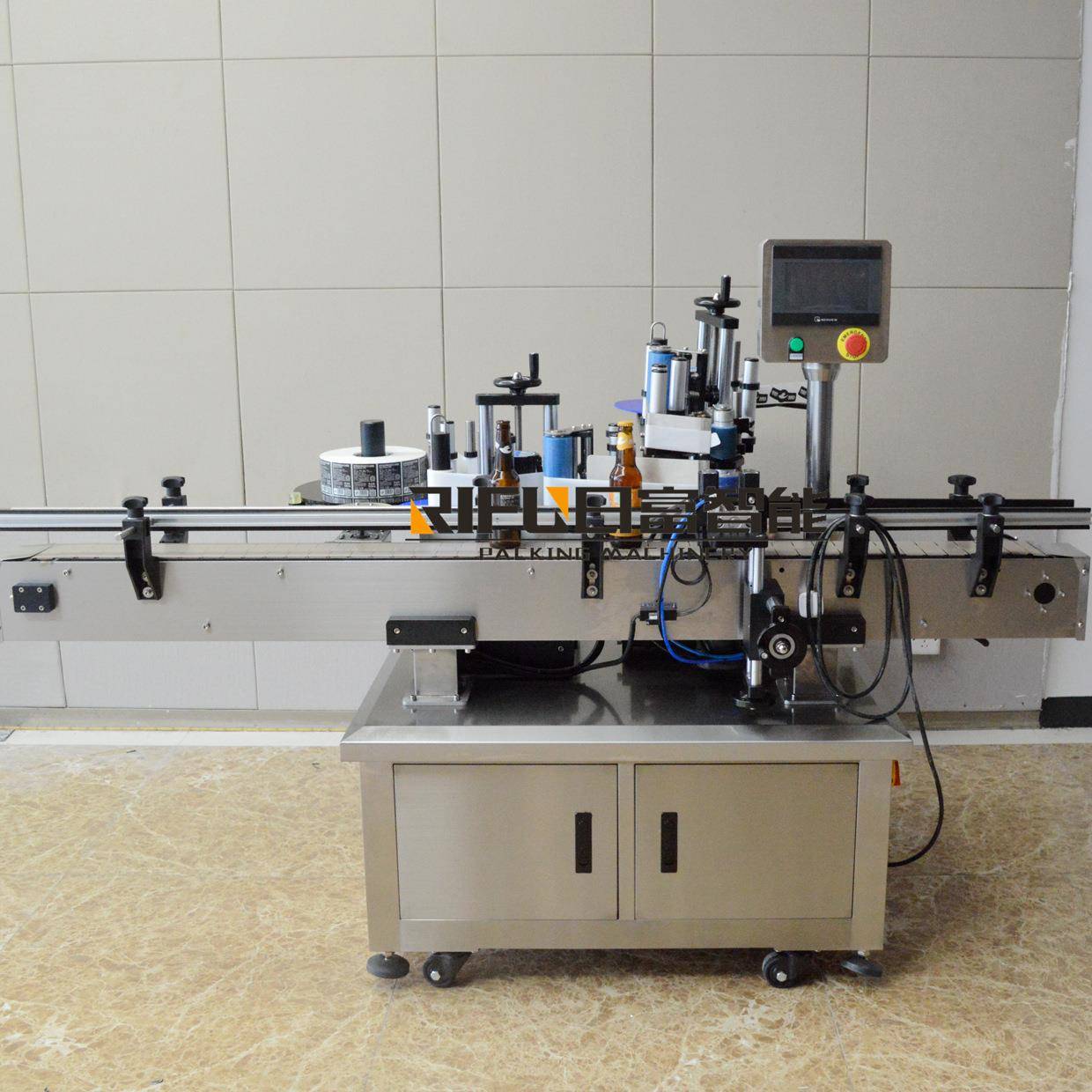 自动鸡尾酒玻璃瓶贴标机圆瓶锥度不干胶贴标机红酒三面贴标机