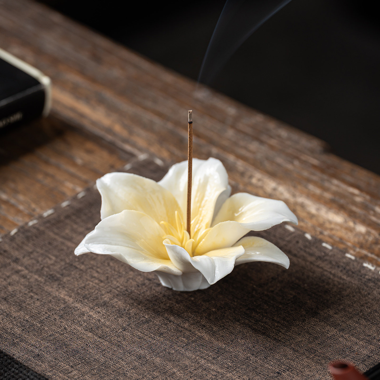 非遗陶瓷手捏百合花线香香薰炉家用室内香插香座檀香托盘茶道香炉图片
