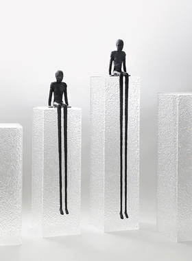 抽象雕塑摆件样板房售楼处酒店前台坐姿长腿人玄关柜创意艺术复古