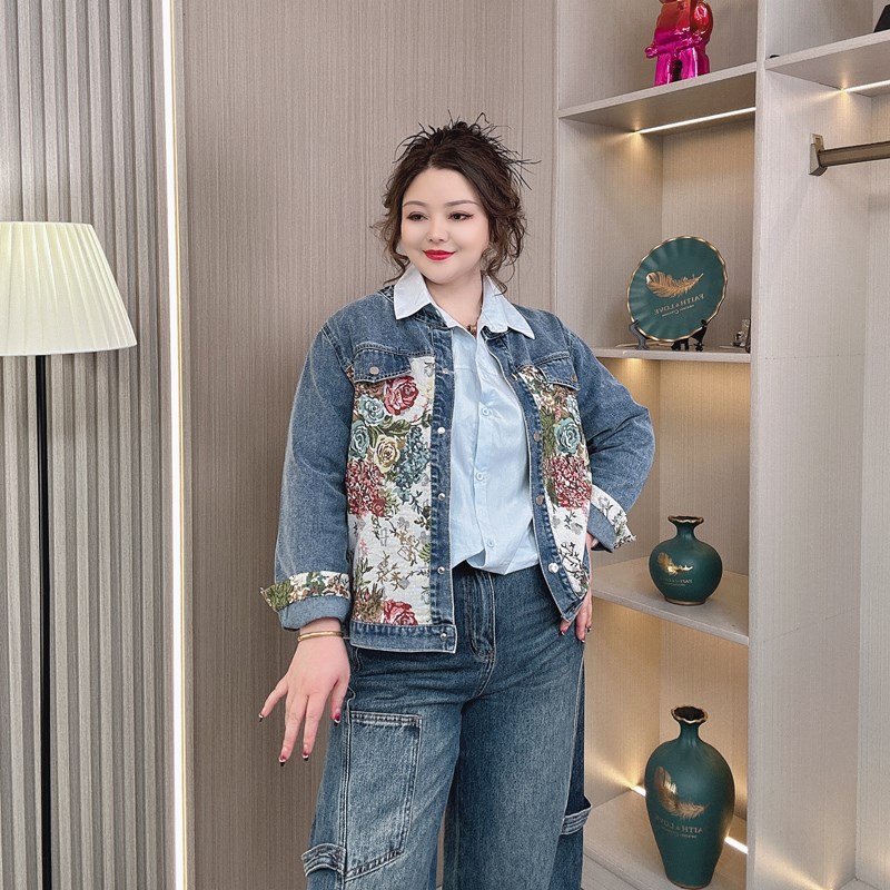 2025春季新款国风绣花拼接长袖翻领牛仔外套女胖妹妹大码上衣夹克