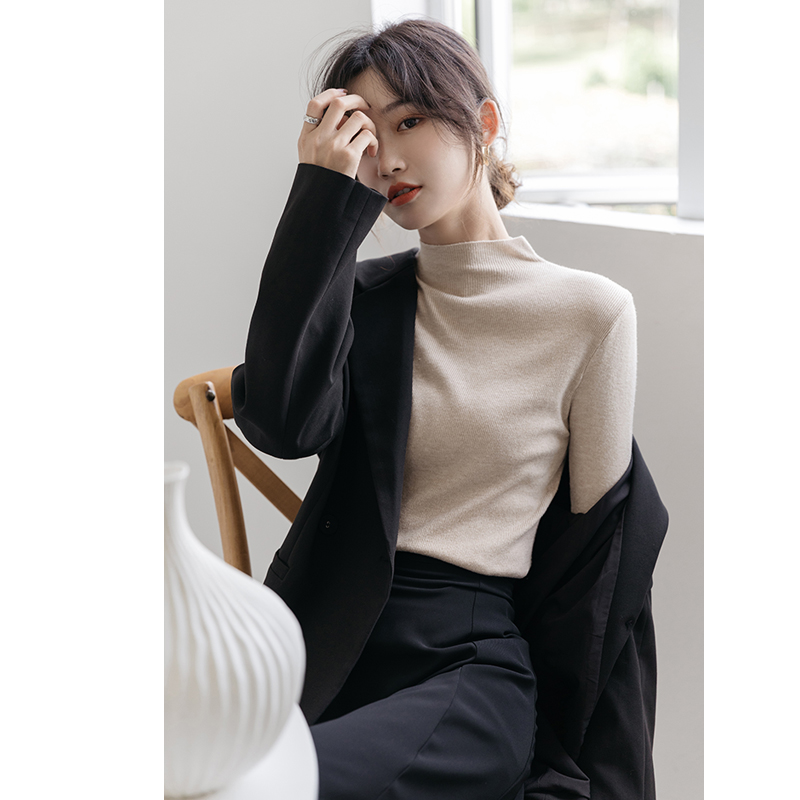 2021秋冬新款半高领毛衣女修身黑白色上衣长袖中领内搭打底针织衫