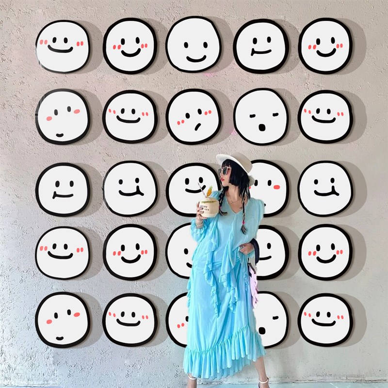 网红打卡表情包公仔背景拍照区布置咖啡馆墙面装饰摆件奶茶店贴纸