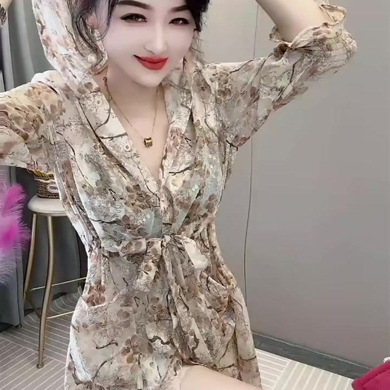 2024春季新款时尚复古碎花收腰显瘦连衣裙女休闲百搭连帽雪纺裙潮