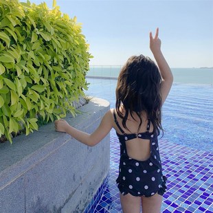 儿童泳衣女童新款防晒宝宝吊带网红女孩连体衣海边度假泳装两件套