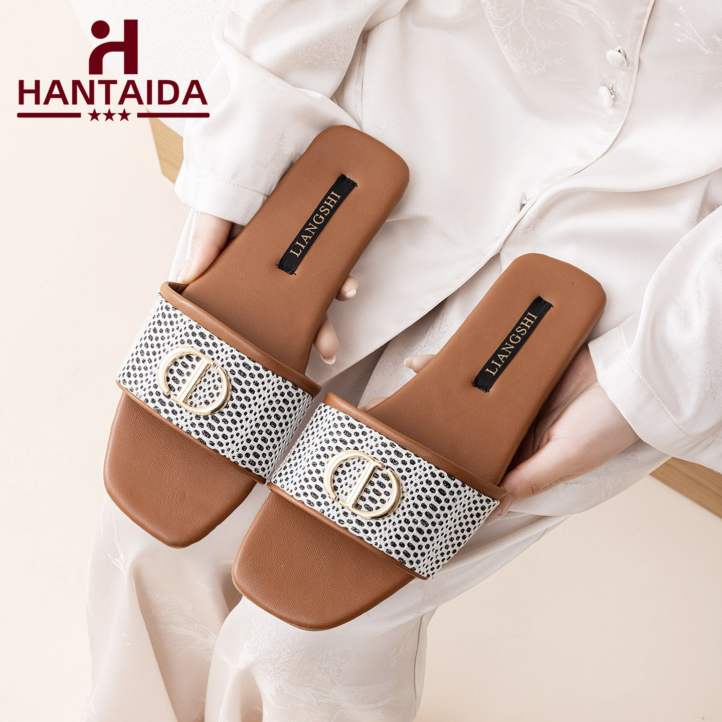 韩泰达拖鞋女时尚金属装饰一字拖女夏外穿高级感平底凉拖鞋夏季新