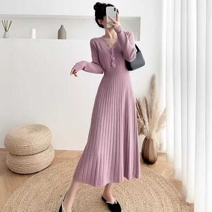 针织连衣裙女2024新款秋冬收腰长袖打底中长款毛衣裙过膝紫色长裙