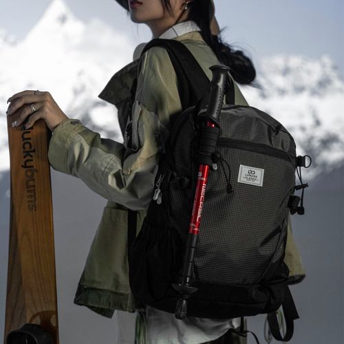 轻便登山背包男女休闲户外旅行徒步爬山双肩包运动骑行大学生书包