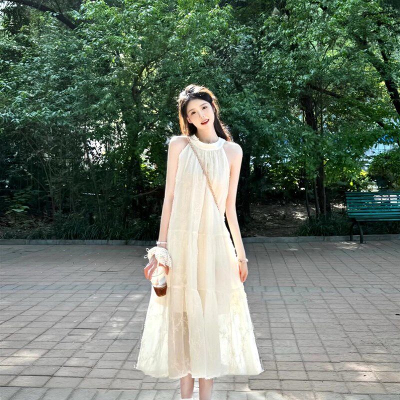 新中式刺绣杏色连衣裙女夏季挂脖长裙超好看宽松显瘦绑带大摆裙子