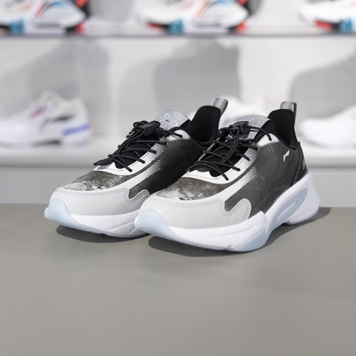 李宁正品暗夜精灵 4男女大童夜光缓震回弹运动休闲鞋YKCU110-17