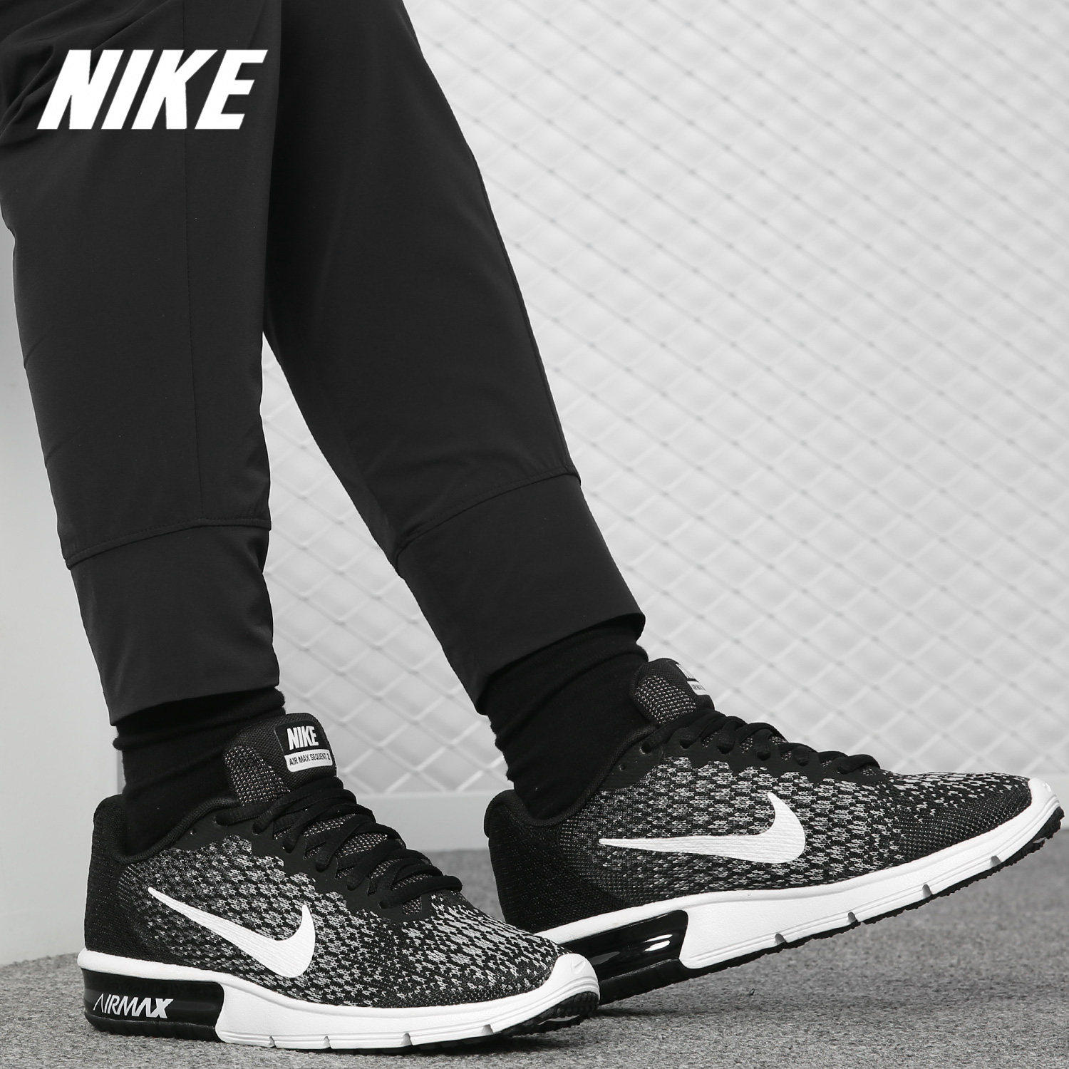 Nike/耐克正品 气垫运动 休闲鞋女子网面 轻便黑白跑步鞋 852465
