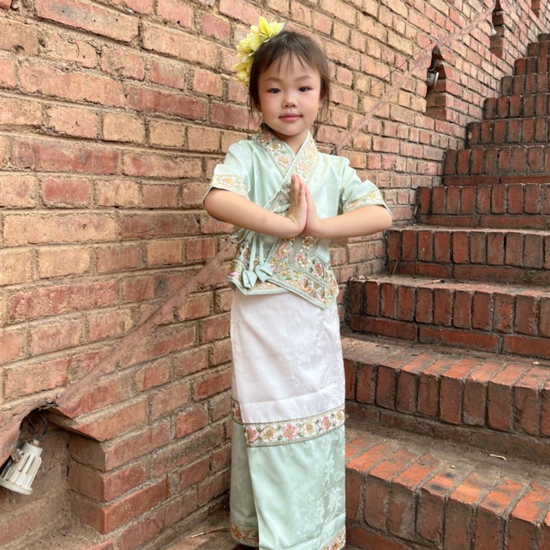 西双版纳傣族民族服饰女童上衣筒裙短袖套装舞台表演旅游写真新款图片