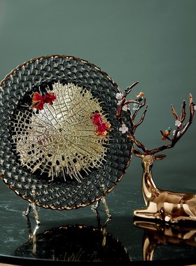 客厅样板房玄关酒店书柜博古架工艺装饰如鱼得水摆盘金属艺术摆件