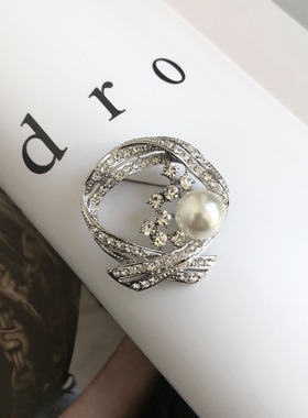 轻奢时髦珍珠镶满钻胸针女高档大气设计配大衣西装气质别针胸花潮