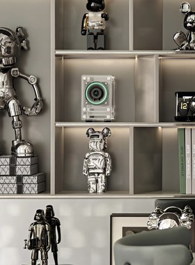 现代潮玩风样板间客厅o软装高级感售楼部书房书柜书架潮玩装饰摆