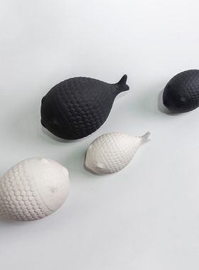 北欧简约胖头鱼摆件创意陶瓷接吻鱼家居客厅样板间电视柜软装饰品