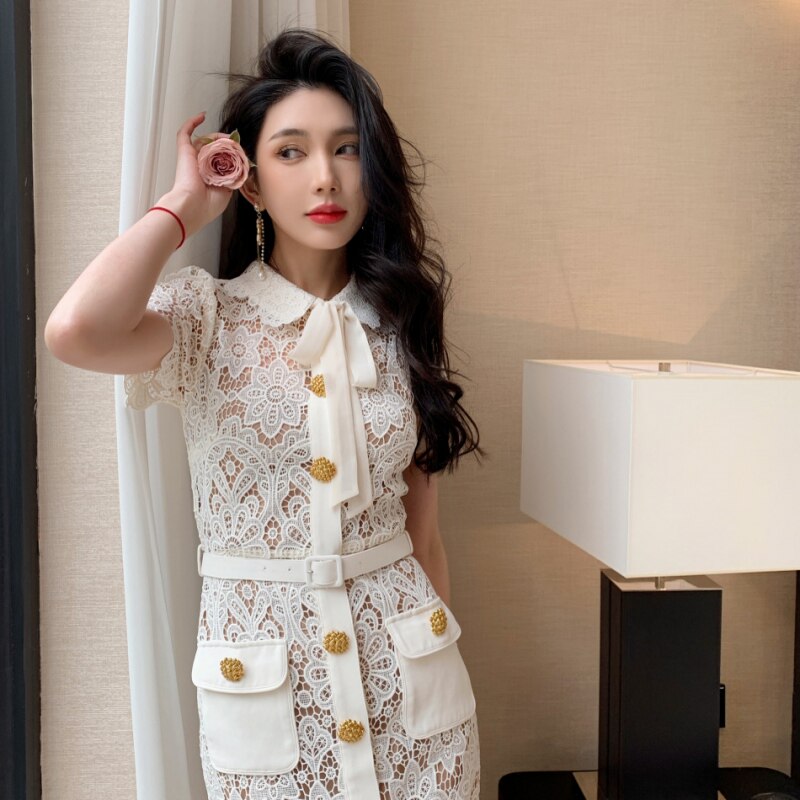 奶油色水溶蕾丝法式复古领结短袖翻领连衣裙女富家千金高级感长裙