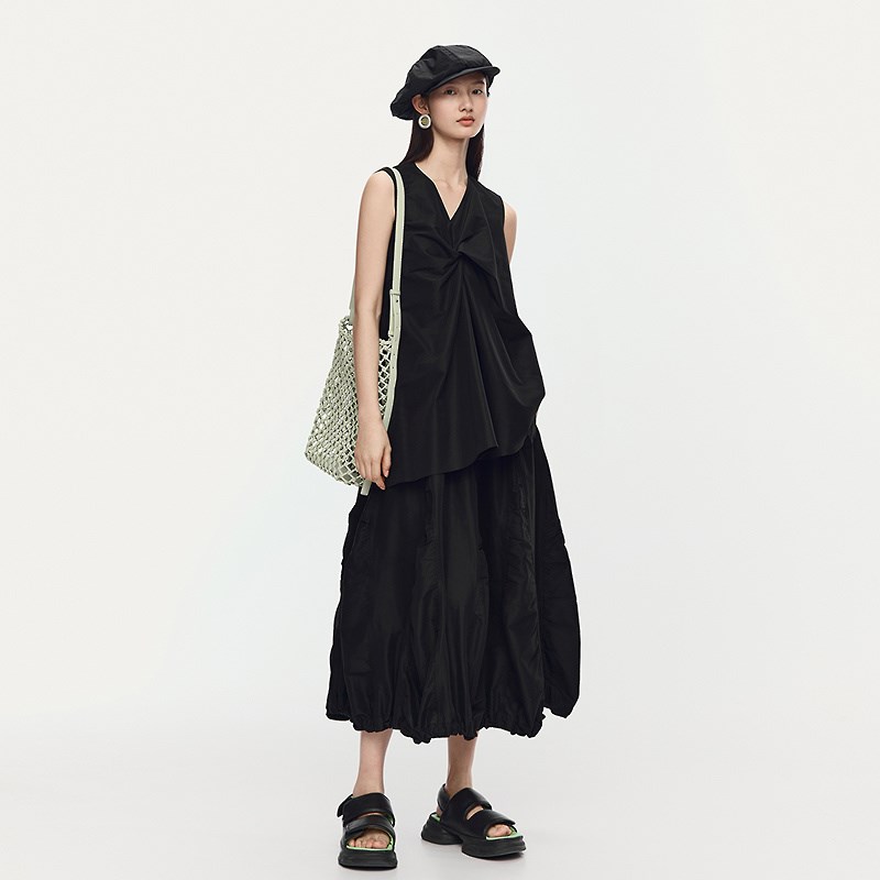 【轻松套装】AUM噢姆2025年夏季新款黑色扭结上衣气球裤半身裙女