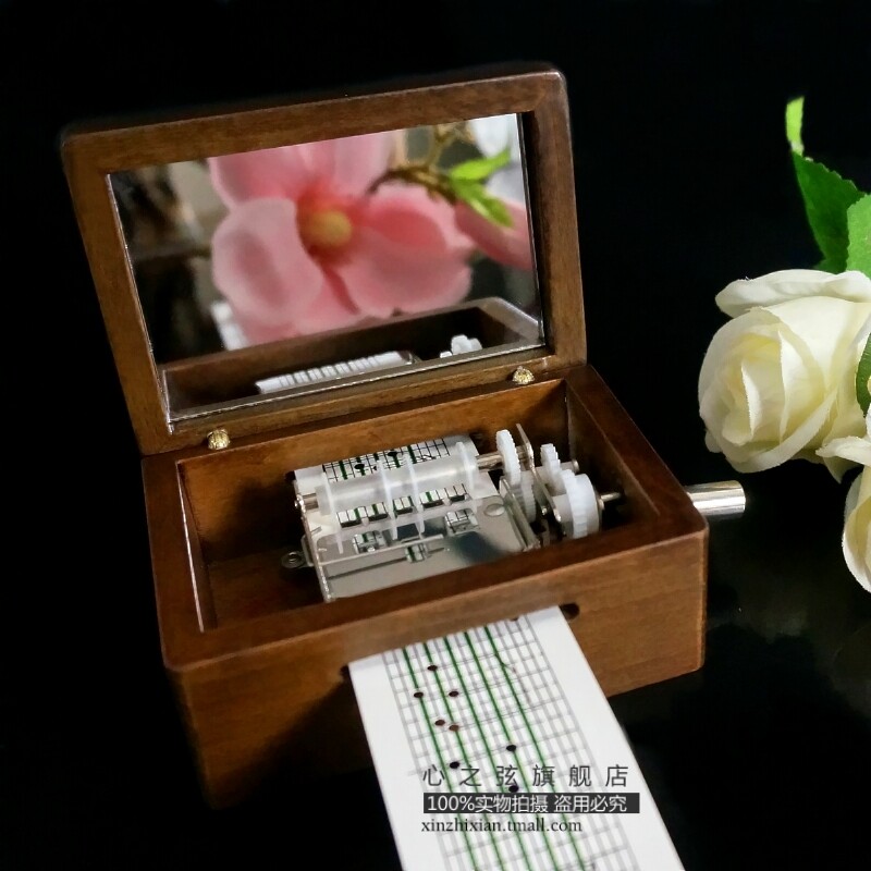 定制15/30音手摇纸带音乐盒木质diy八音盒创意送男女友女生日礼物