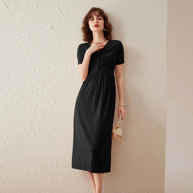 白鹿语时尚气质V领针织裙夏季款压褶修身显瘦简约长款连衣裙黑裙