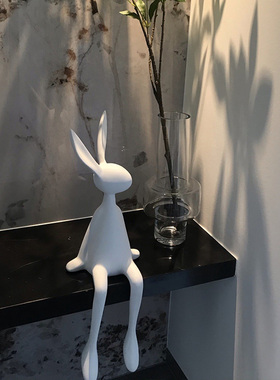 创意网红卡通坐姿长耳兔子摆件客厅电视柜酒店餐厅桌面玄关装饰品