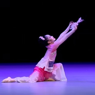 儿童筝筝纸鸢舞蹈演出服装舞台古典舞定制女艺考独舞筝筝纸鸢道具