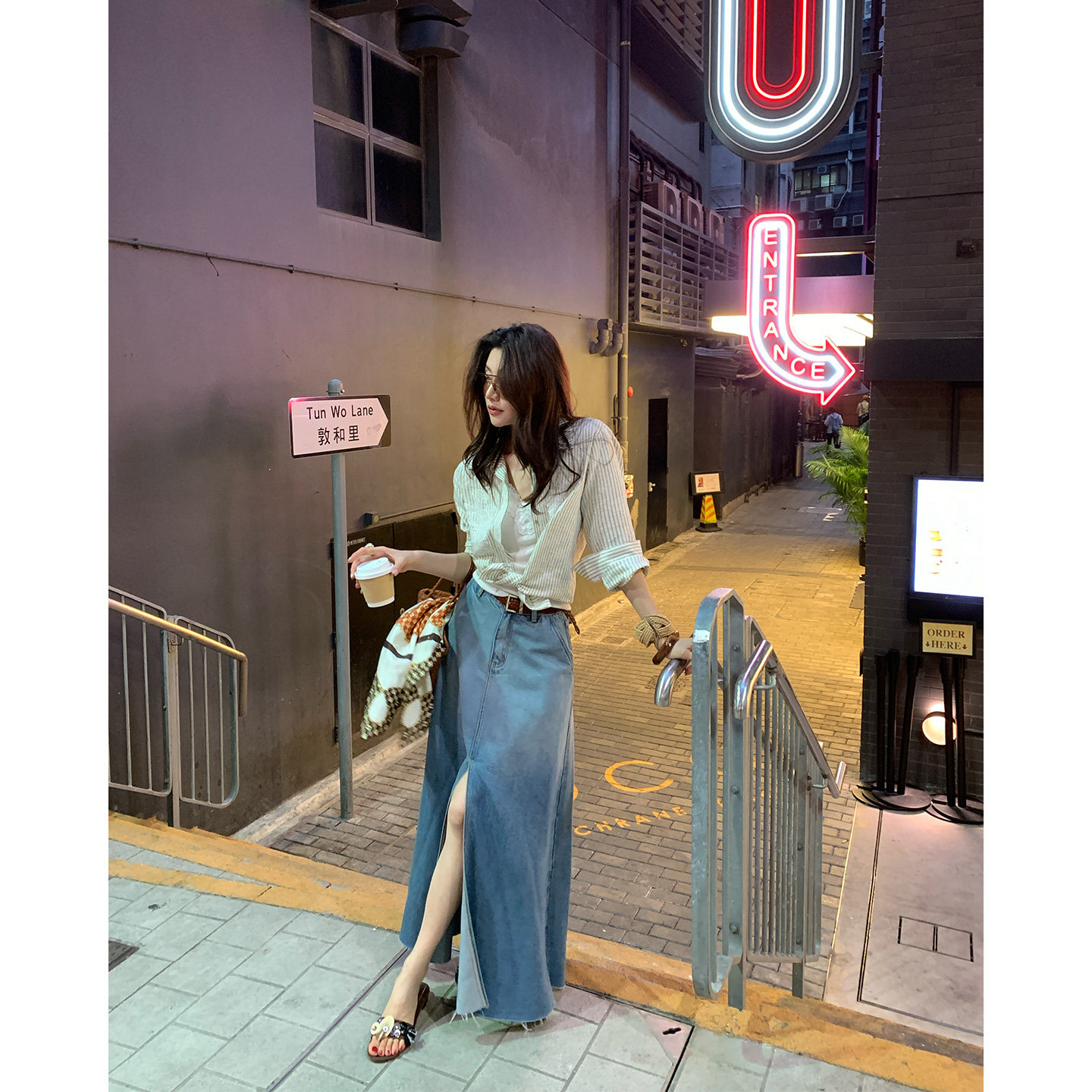 AloneSavor龙喜儿 牛仔半身裙女设计感开叉高腰时尚a字半裙J259 - 实物图