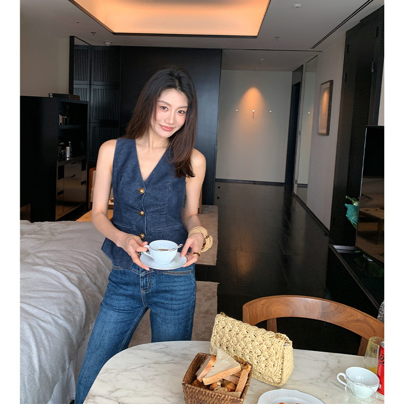 Alone Savor龙喜儿  极简老钱风收腰马甲V领纽扣无袖外套女J051