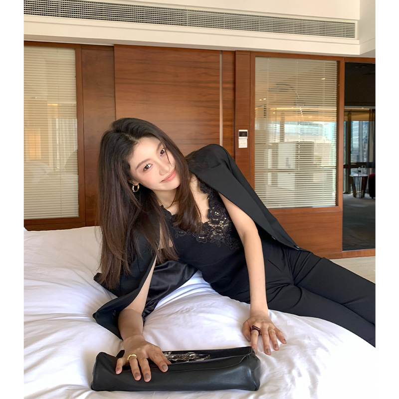 Alone Savor龙喜儿时尚设计感镂空绣花背心女V领纯棉修身吊带Z970