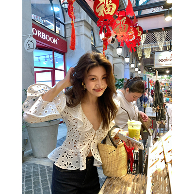 AloneSavor龙喜儿 重工镂空荷叶边纯棉小衫V领喇叭袖收腰衬衫K188