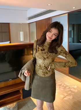 AloneSavor龙喜儿复古文艺丝绒印花T恤女士短款圆领长袖上衣Z705