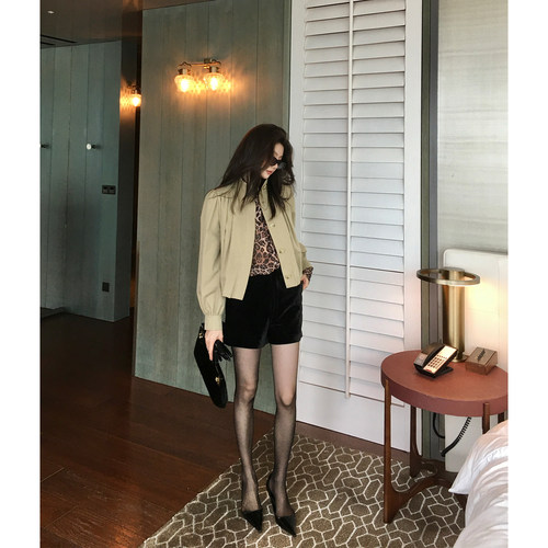 AloneSavor龙喜儿 复古贵气小A丝绒短裤精致高腰显腿长裤子女A040