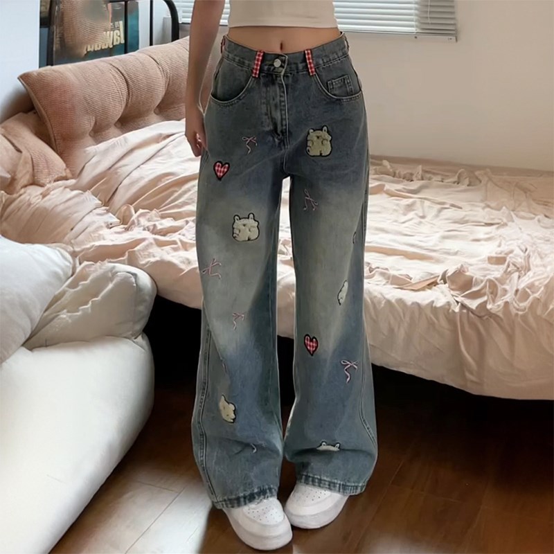 特大码胖mm个性创意卡通刺绣直筒牛仔裤女美式学院风显瘦阔腿长裤