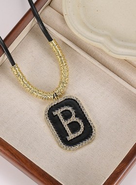 厂家新款方牌项链女小众设计字母毛衣链简约百搭服装配饰配件