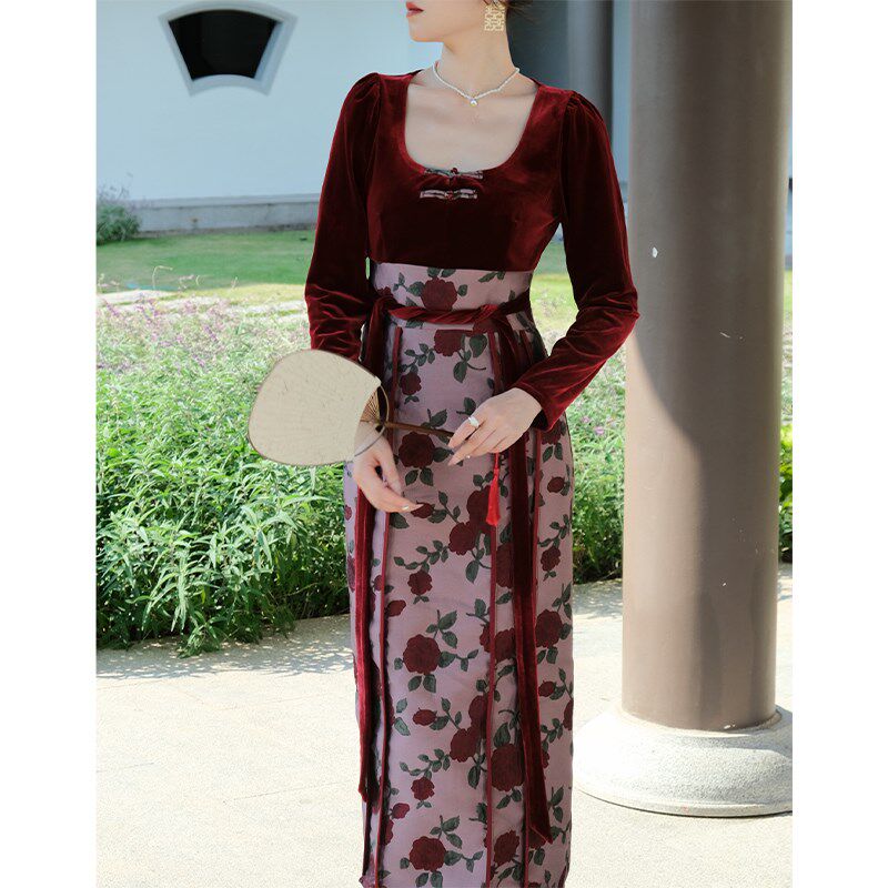 鹿与玫瑰新中式国风改良马面裙女装气质红色丝绒连衣裙订婚礼服裙