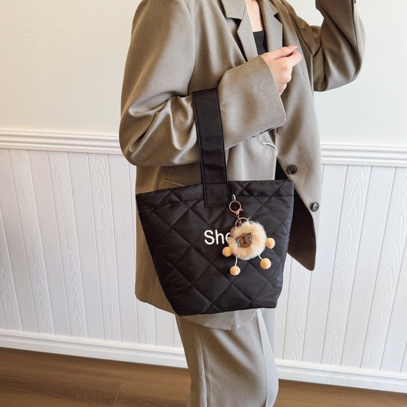 2024秋冬穿搭云朵包水桶包女手提包棉服百搭单肩包腋下迷你菜篮子,箱包皮具/热销女包/男包,水桶包,淘宝优惠券,粉丝福利购,淘宝优惠卷