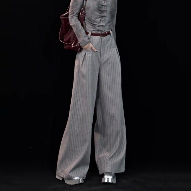浅灰色条纹加厚阔腿西装裤女2024年冬季新款休闲风加宽高腰微喇裤