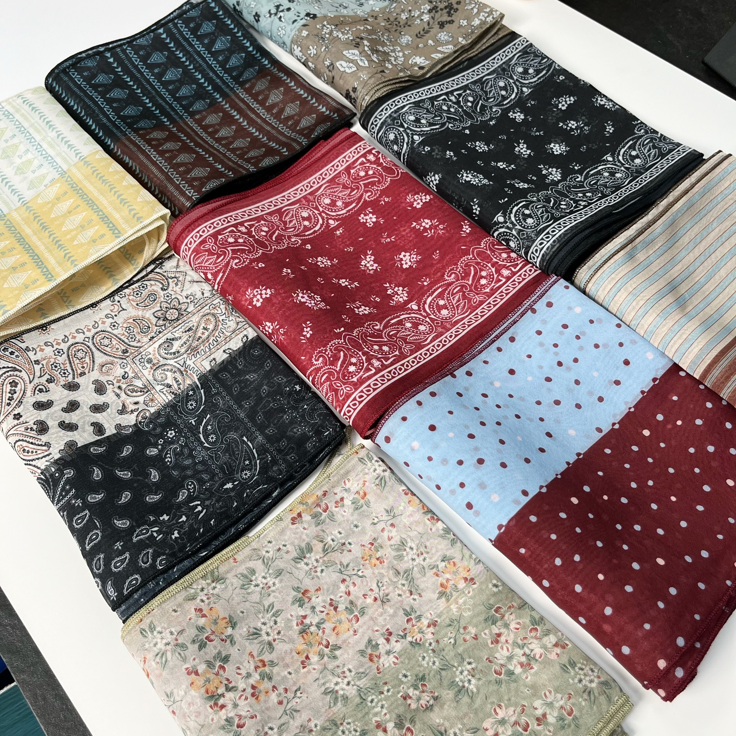 2025年新款春秋休闲小众个性拼色长条丝巾碎花腰果花彩色拼接围巾