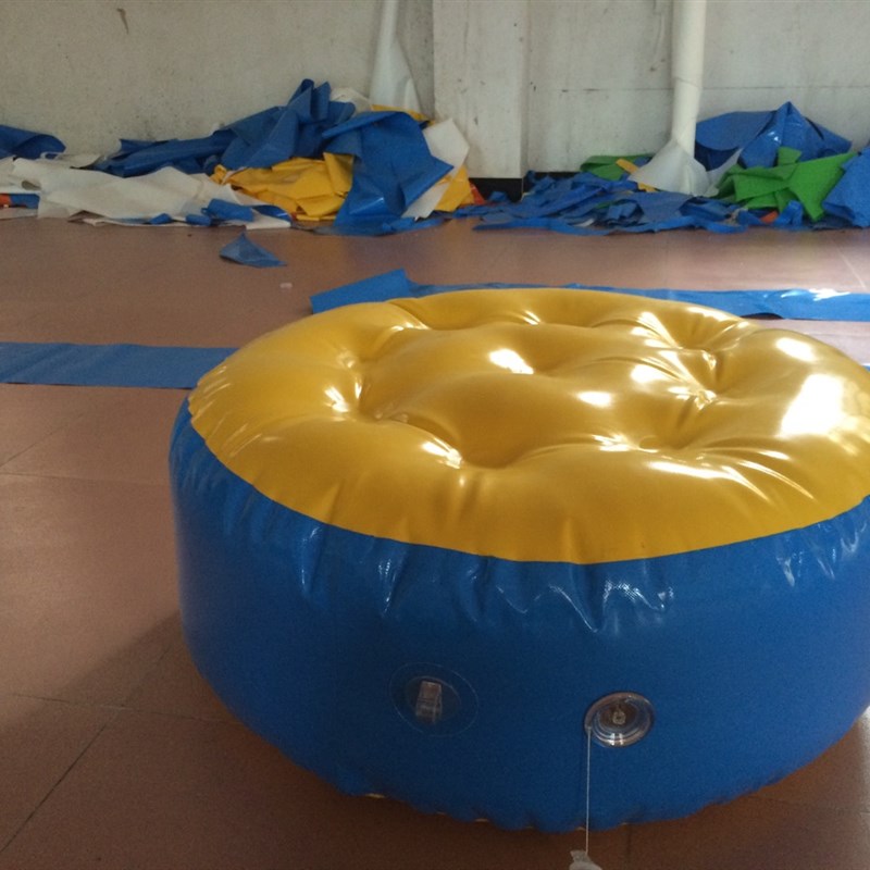 充气圆饼水上浮桥漂浮气垫浮萍钓鱼平台水上闯关行走蜻蜓点水圆垫