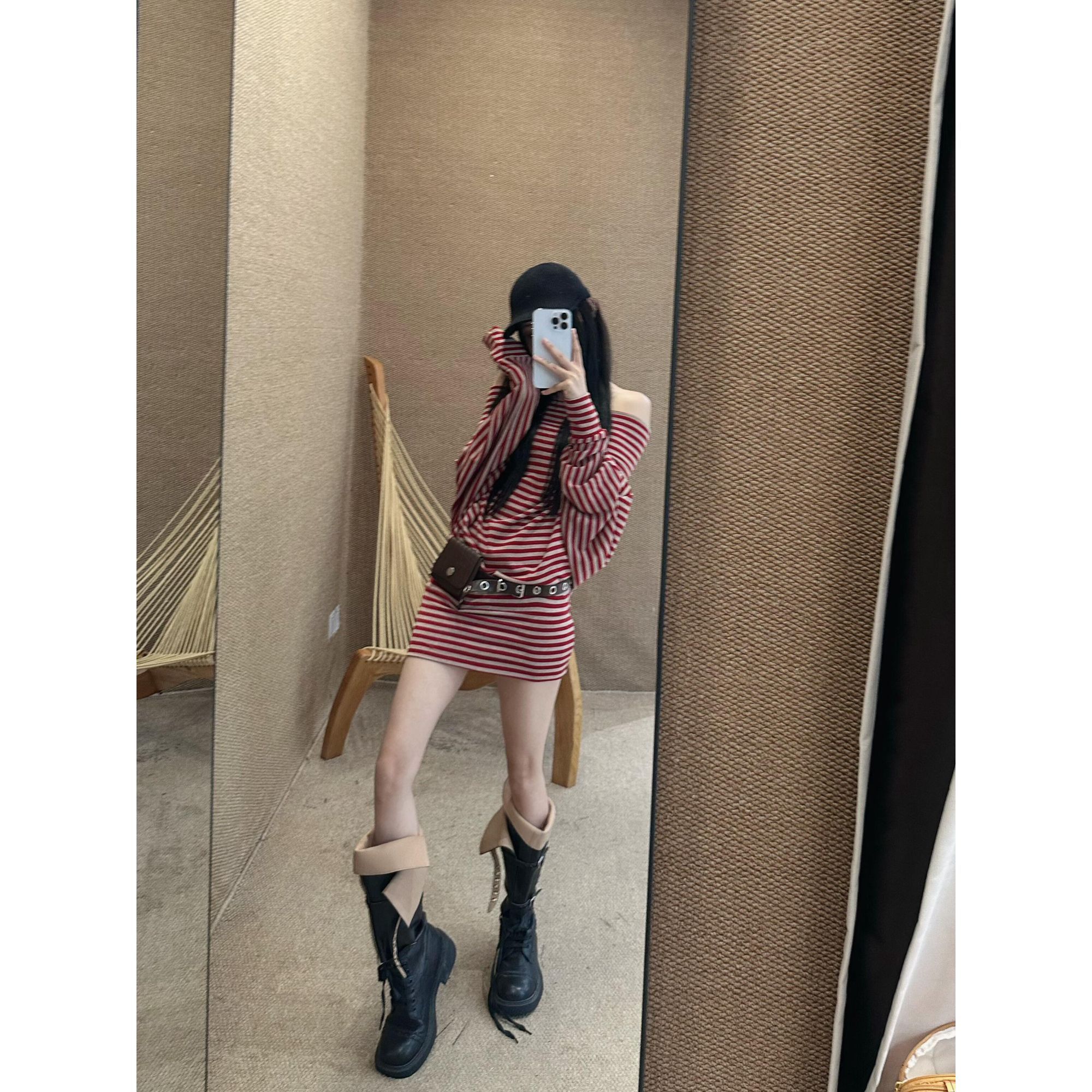 韩系松弛感漏肩条纹连衣