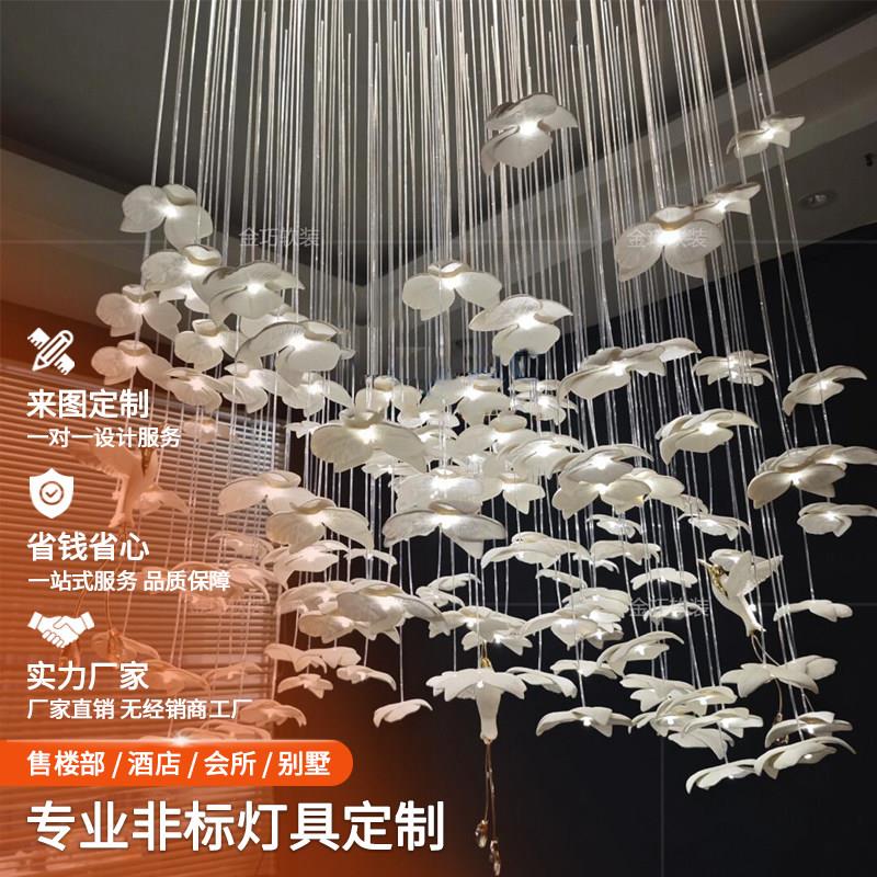 别墅挑空客厅吊灯艺术创意餐厅吧台轻奢复式楼梯花朵陶瓷装饰吊饰