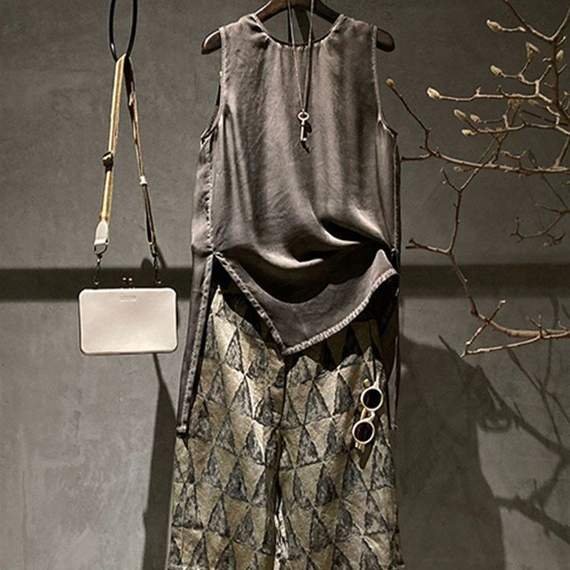 夏装搭配一整套港风2023纯色休闲时尚深咖色无袖马甲短裤套装女,女装/女士精品,时尚套装,淘宝优惠券,粉丝福利购,淘宝优惠卷