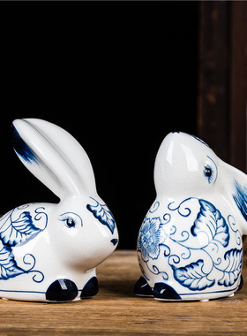 兔子摆件陶瓷饰品创意可爱客厅兔子摆设景德镇青花手绘兔子工艺品